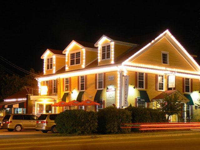 Auberge Gabriele Inn Shediac Exterior photo